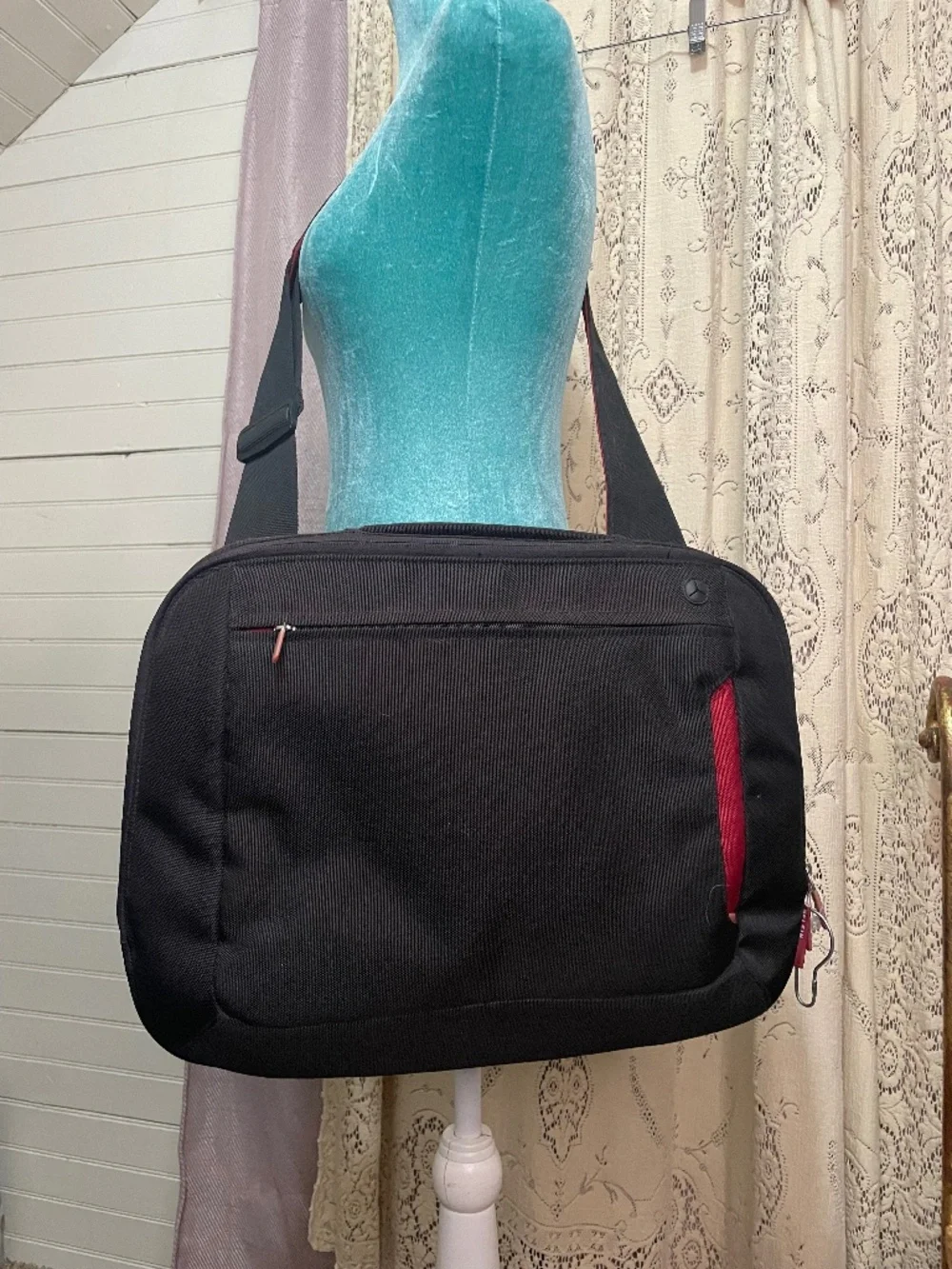Belkin: laptop messenger bag
